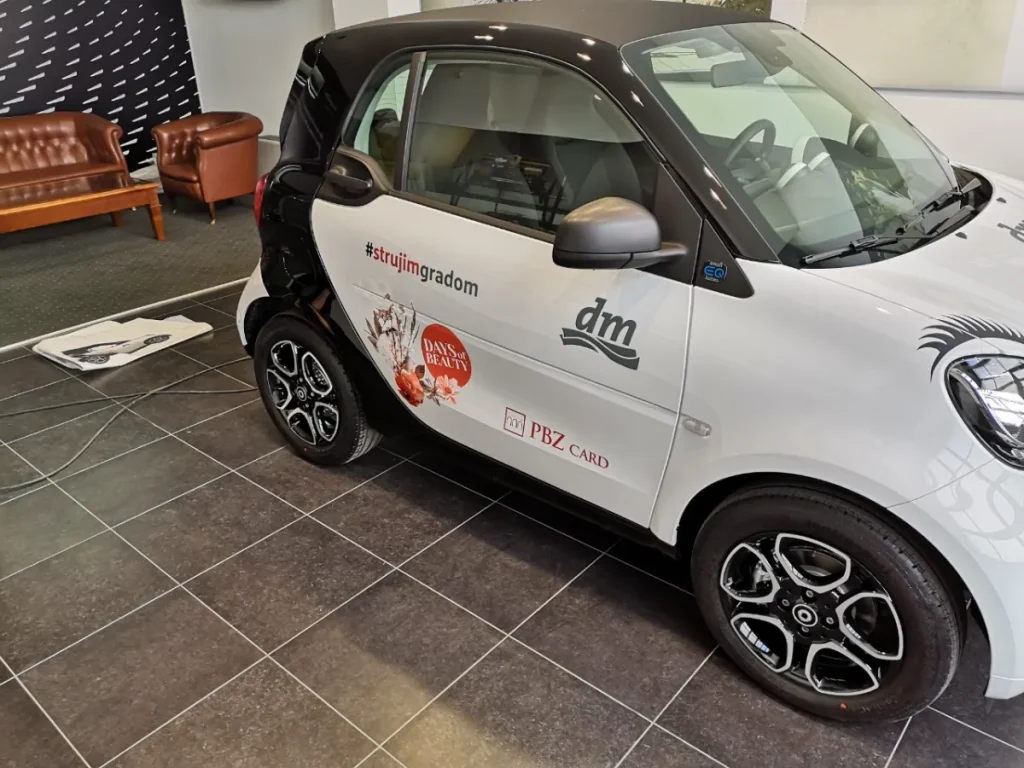 delta design car wrap 17